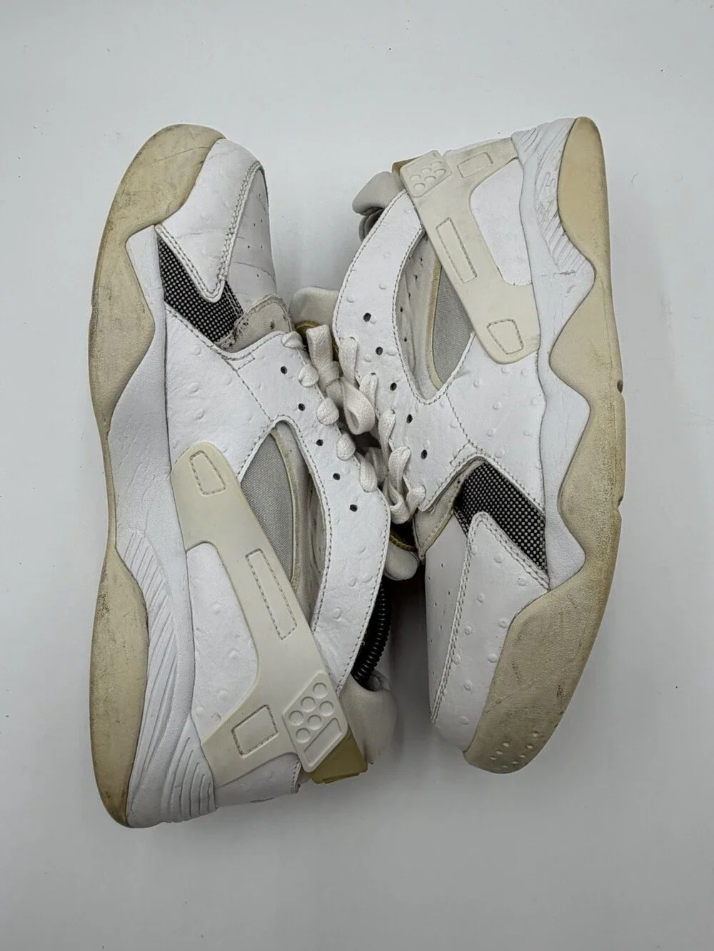 Nike Air Flight Huarache Low Men’s Size 10 White Leather Ostrich  819847-100